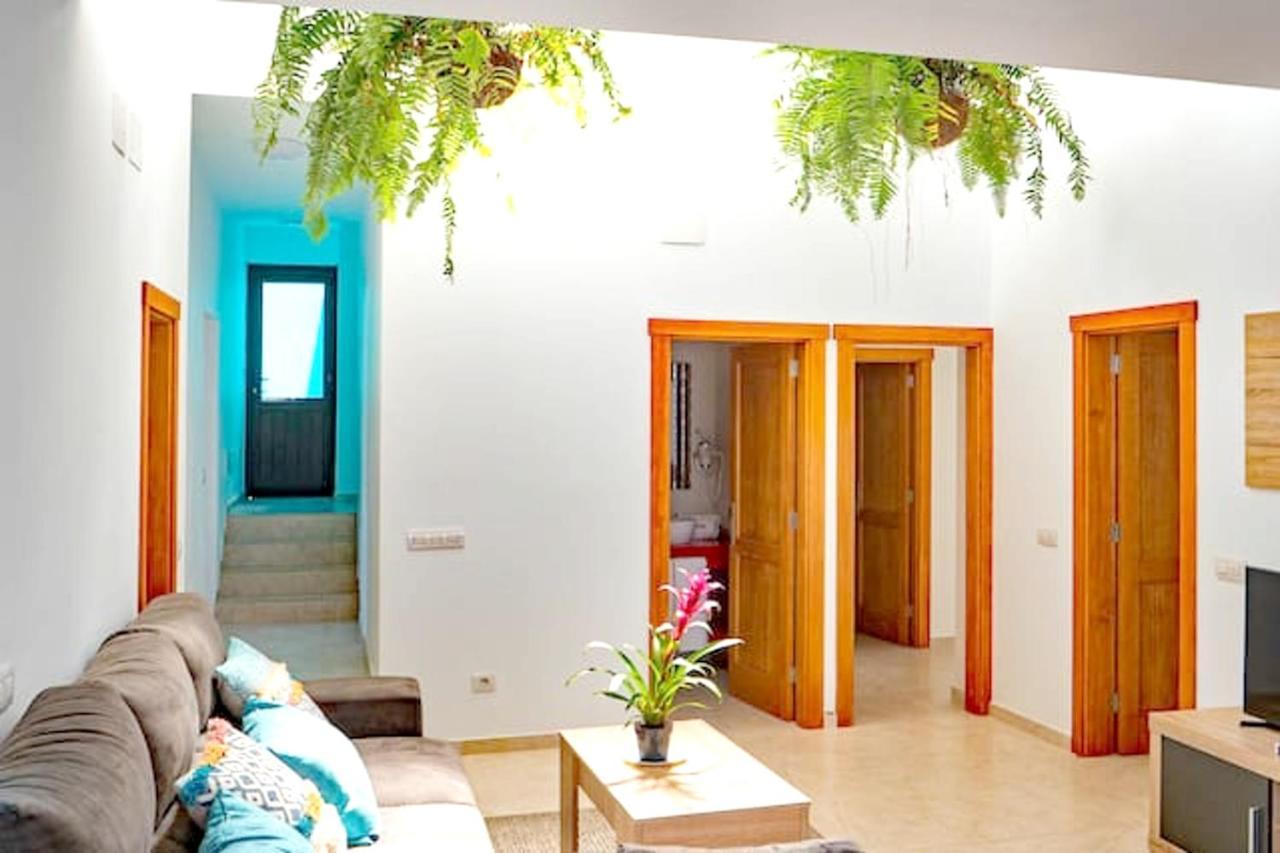 Comfortable House In Tias With Free Parking 외부 사진
