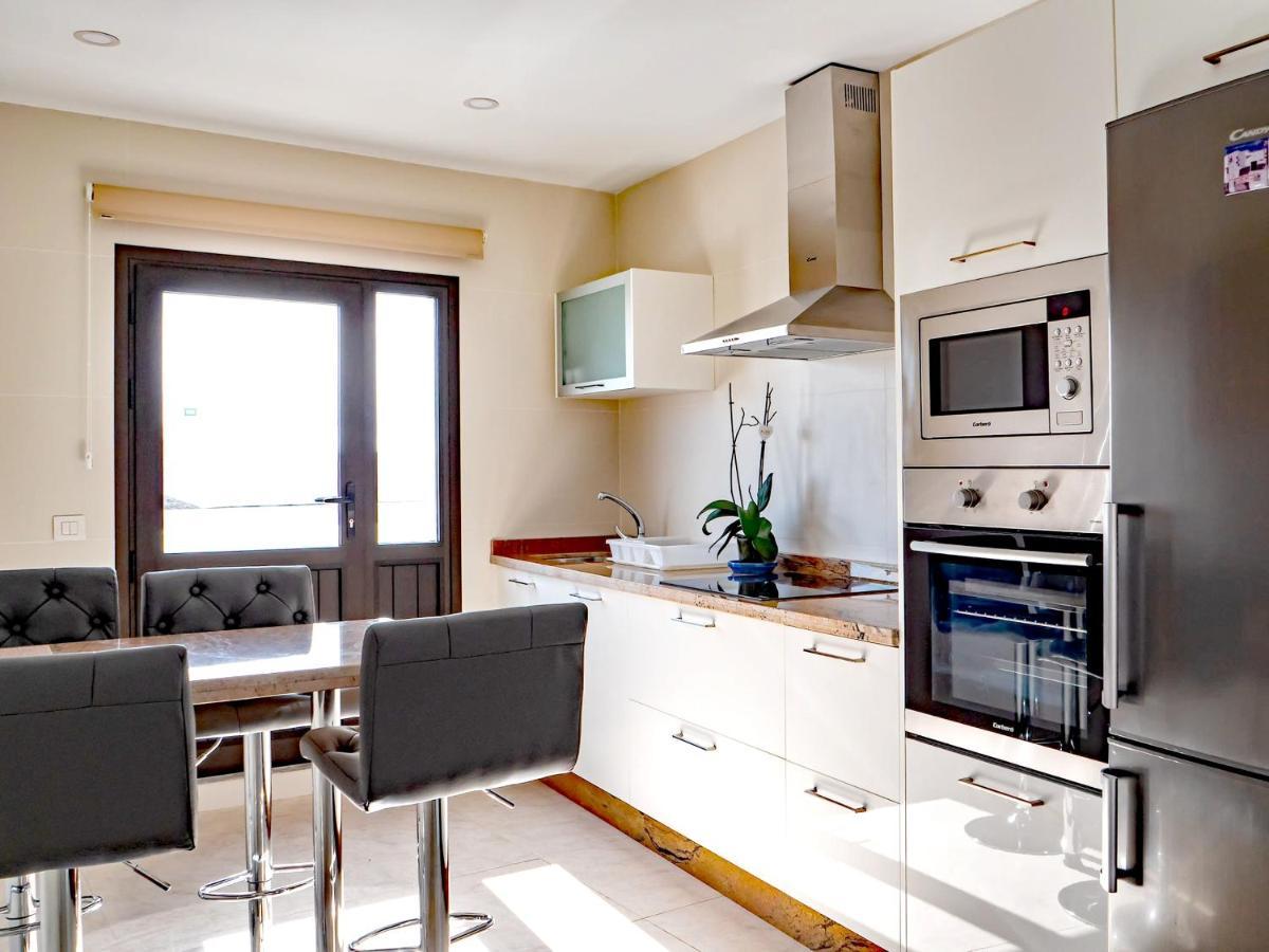 Comfortable House In Tias With Free Parking 외부 사진